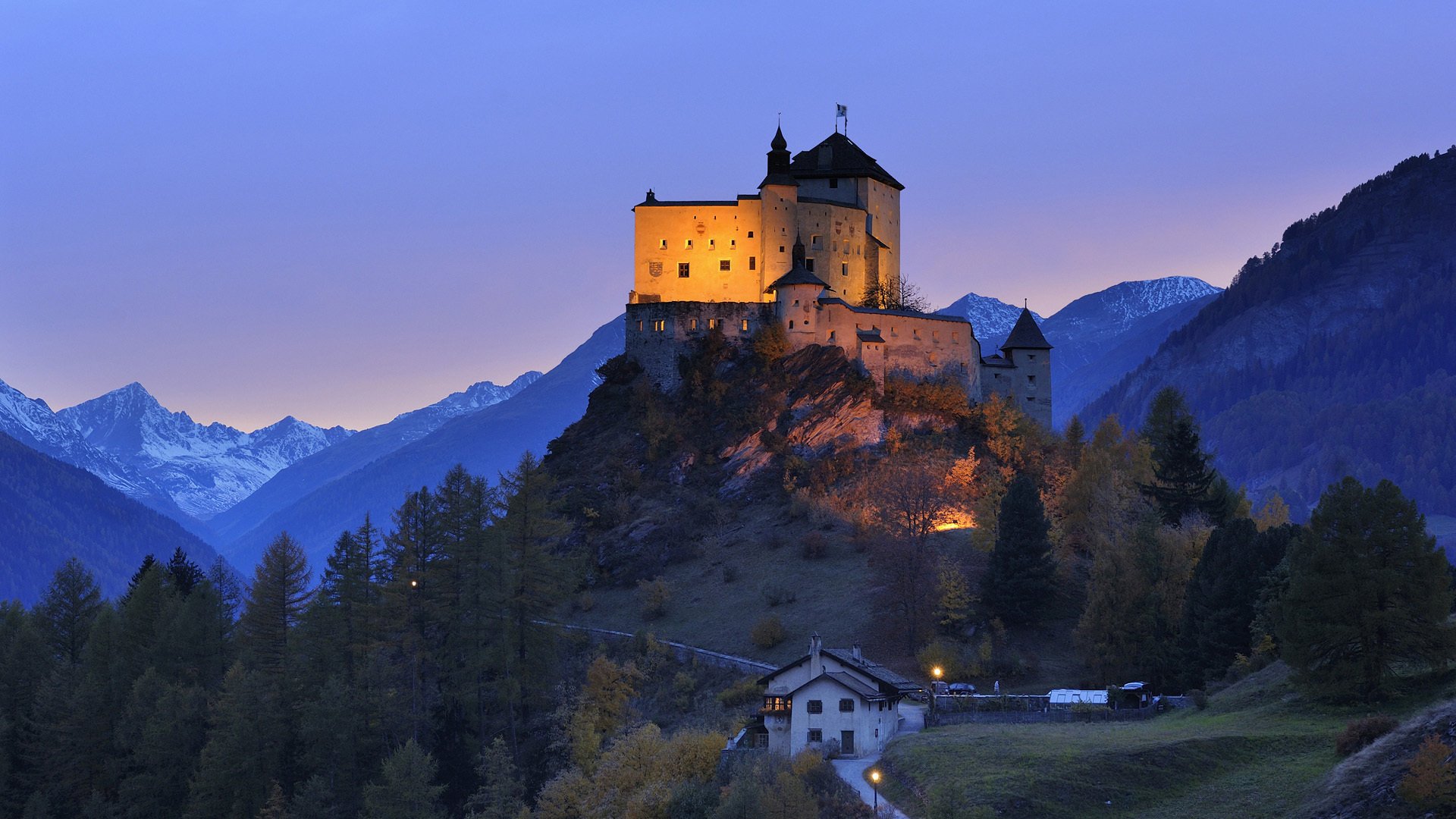 witzerland tarasp castle engadin замок вечер холм