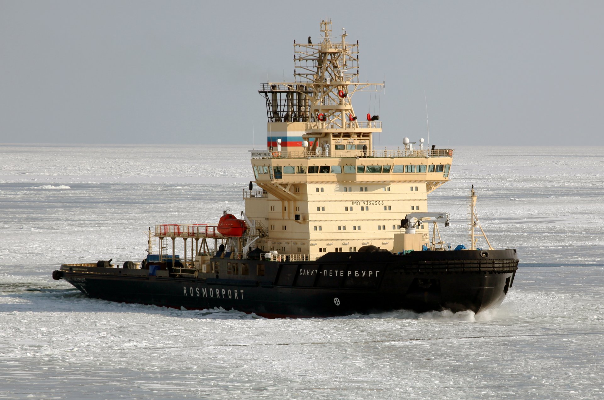 eisbrecher st. petersburg eis meer finnischer golf bucht aus finnland hafen