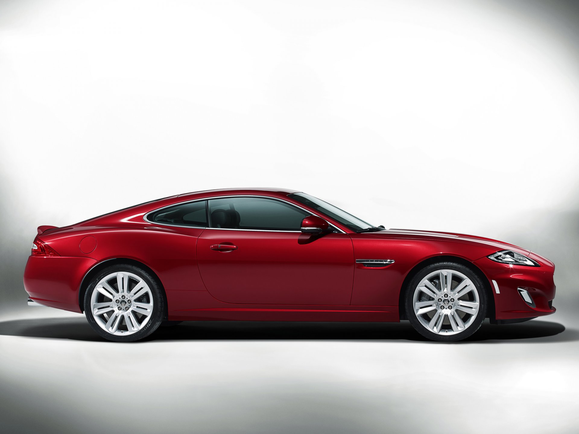 jaguar xkr купе машина цвет красный