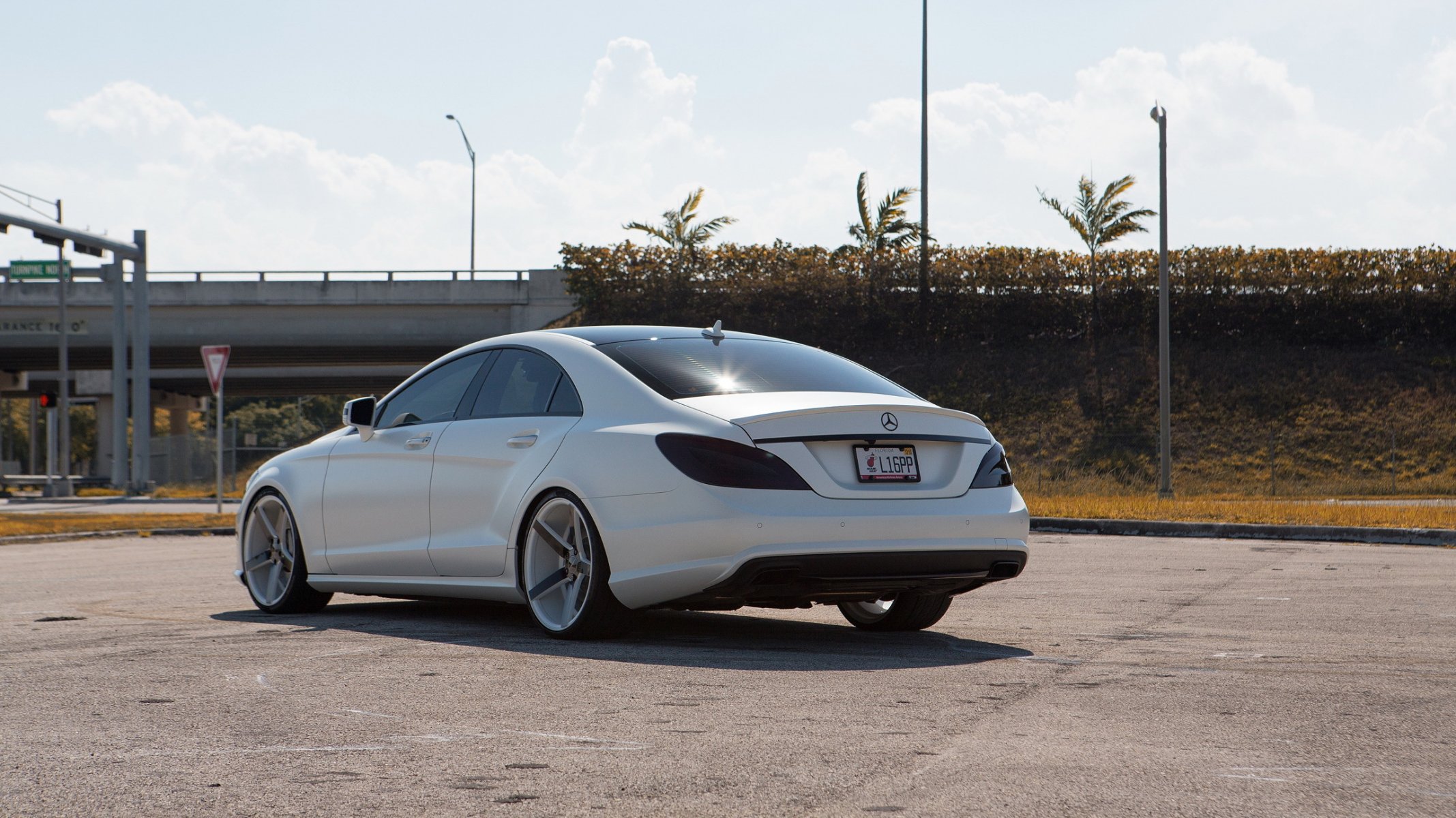 mercedes cls 550 back of tuning white mat