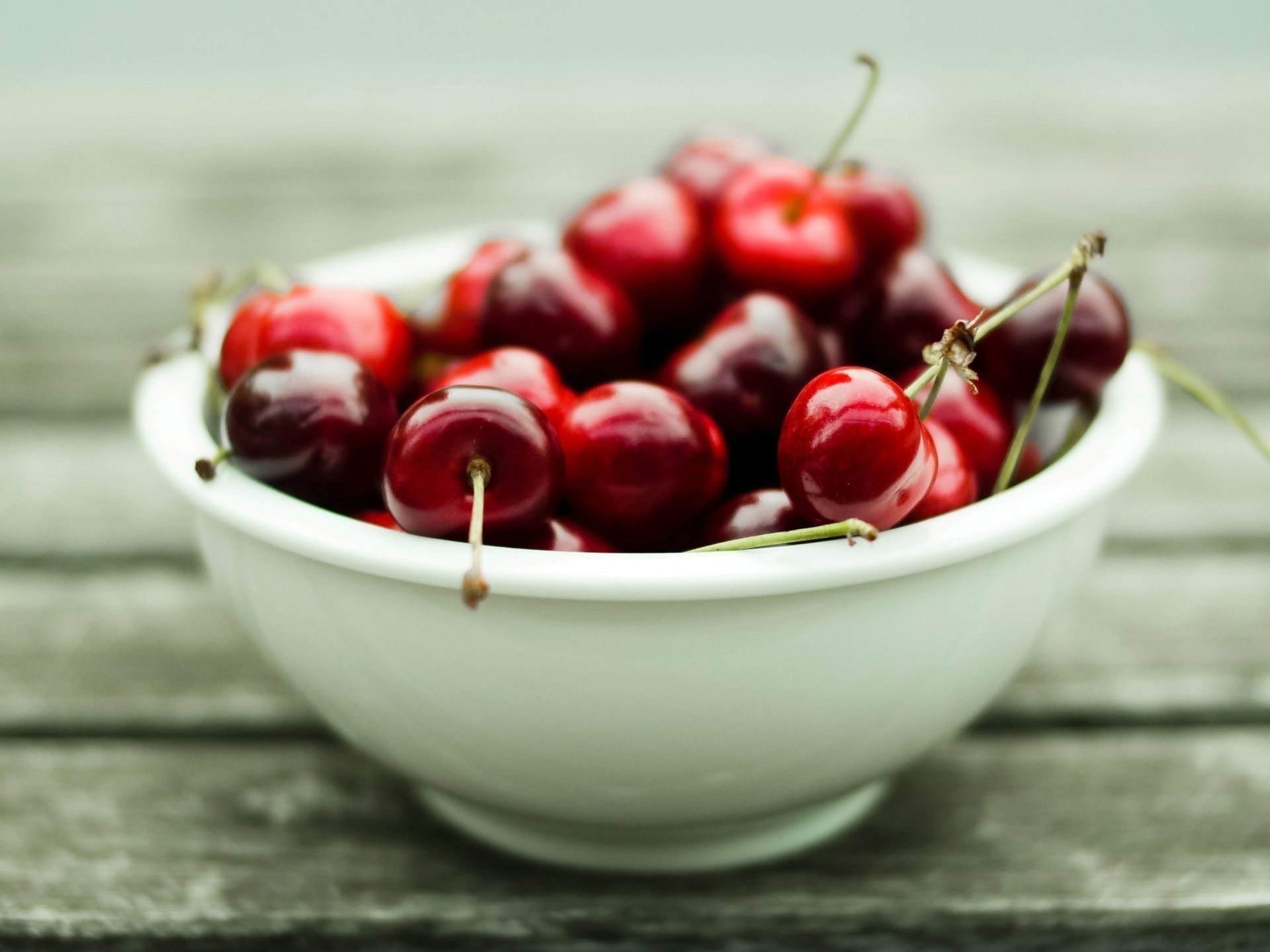 beeren kirschen tisch schüssel