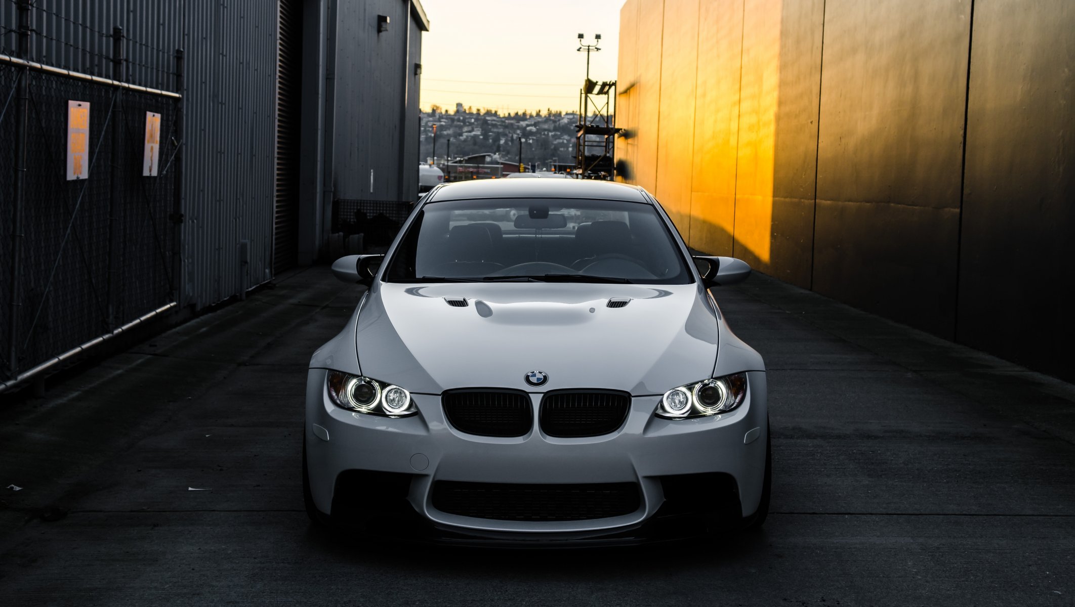 bmw m3 e92 bianco bmw anteriore luce del giorno lane