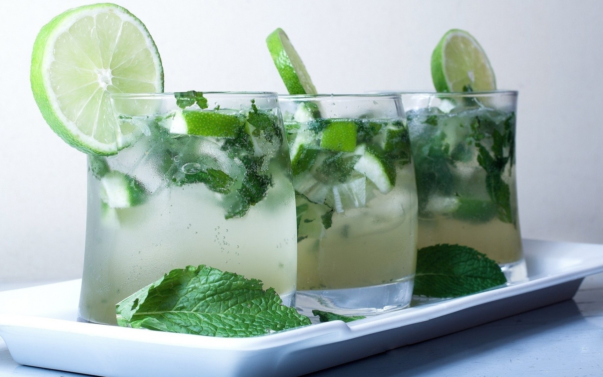 frische mojito minze limette grüns cocktail