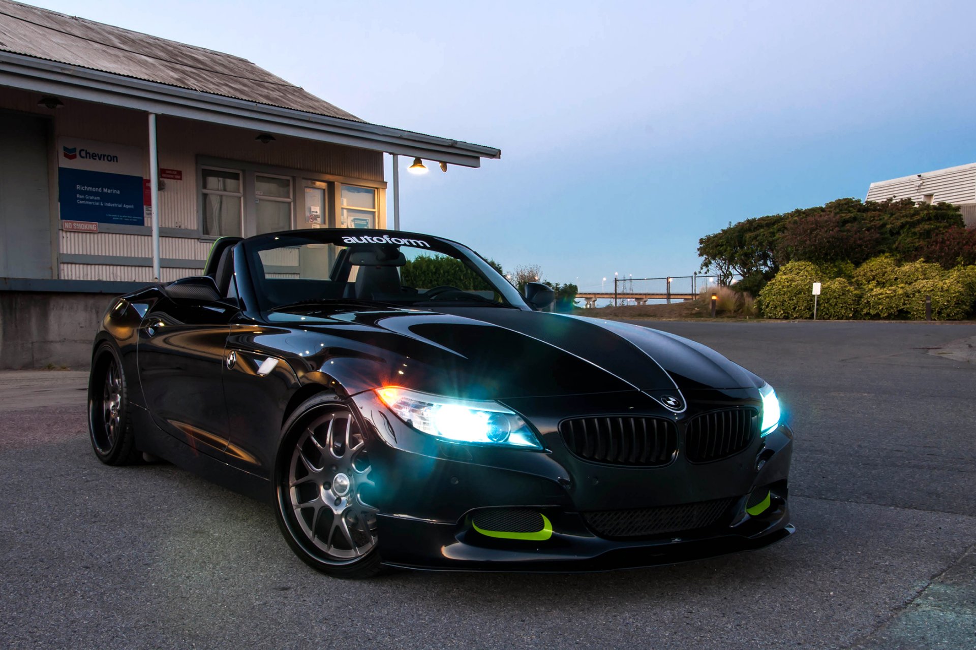 bmw z4 black tuning sky building trees light