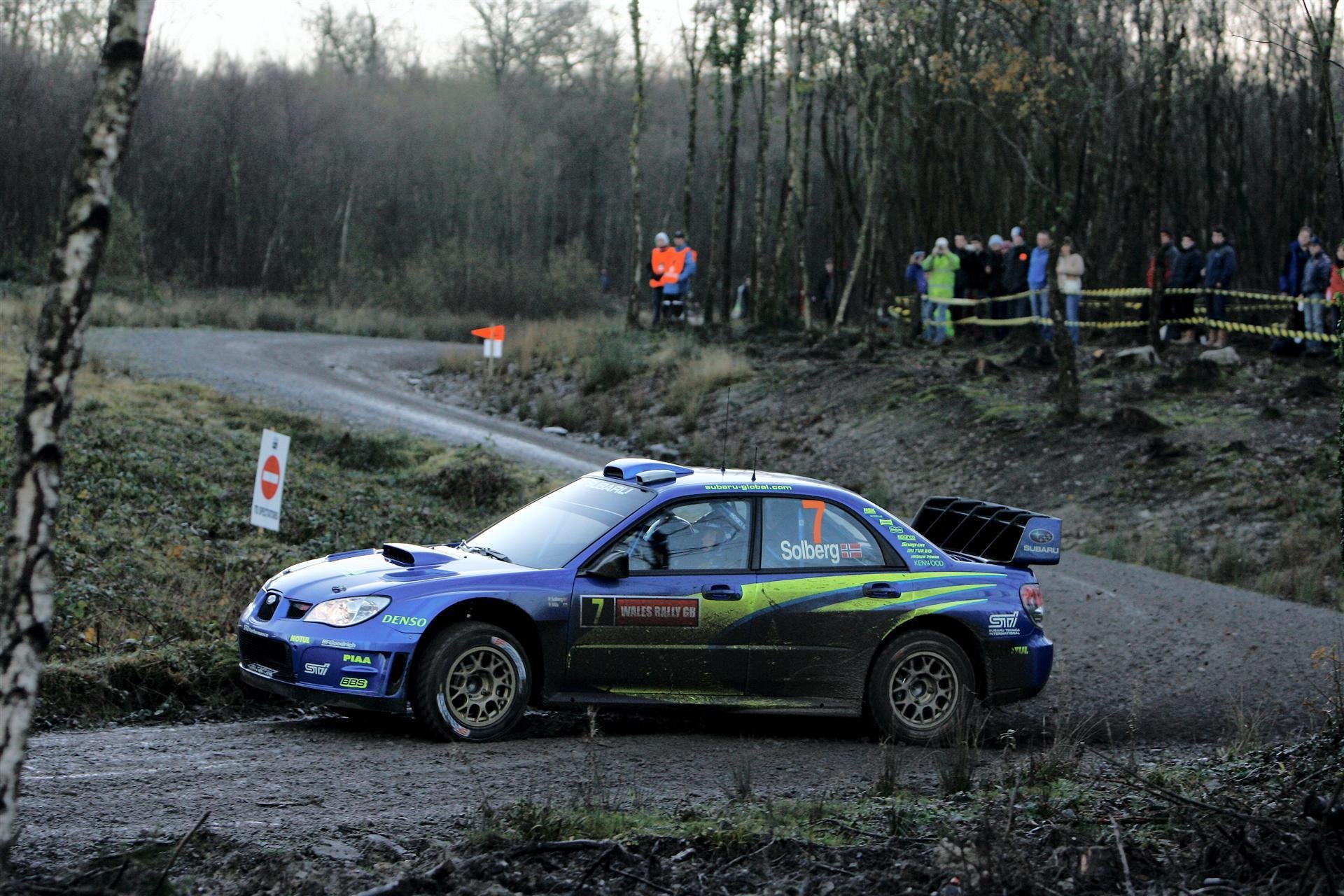 ubaru impreza sti wrx 2007 rajd wrc petter solberg walia wielka brytania rajd poślizg dirt zakręt droga odcinek specjalny peter solberg