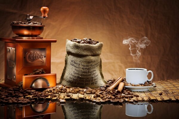 Café, moulin à café, tasse de café parfumé