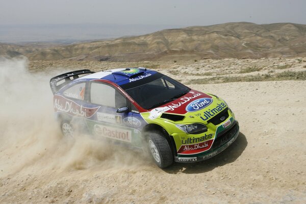 Ford participa en Rally levantando polvo