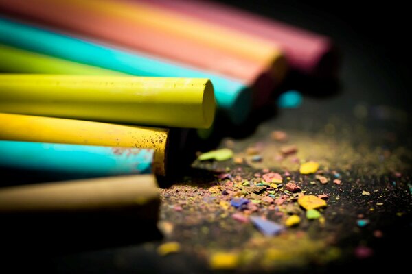 Lápices de colores brillantes para dibujar