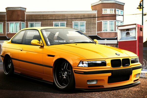 BMW amarillo afinado con suspensión baja