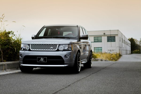 Range rover in Metallic-Silber