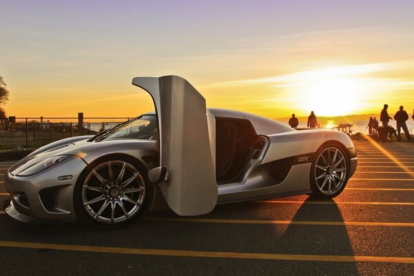 Superbe voiture avec une belle vue