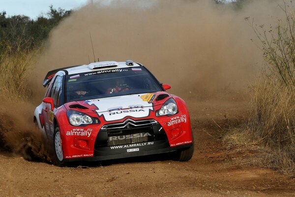 Citroen skidded on the turn while participating in the rally