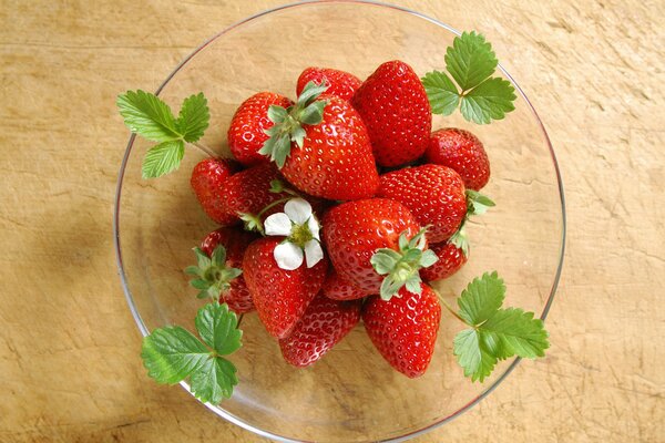 Ripe strawberries in a glass plate