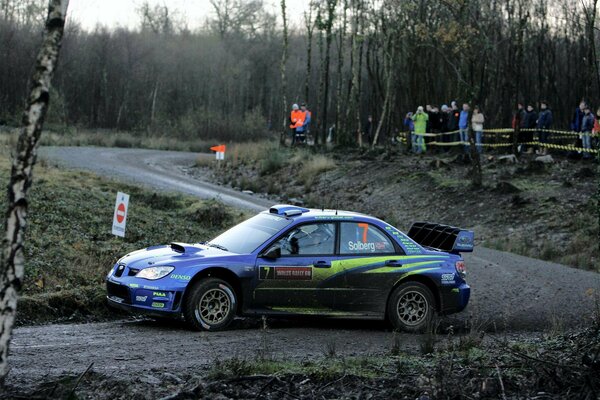 Subaru en la competencia de Rally en la carretera