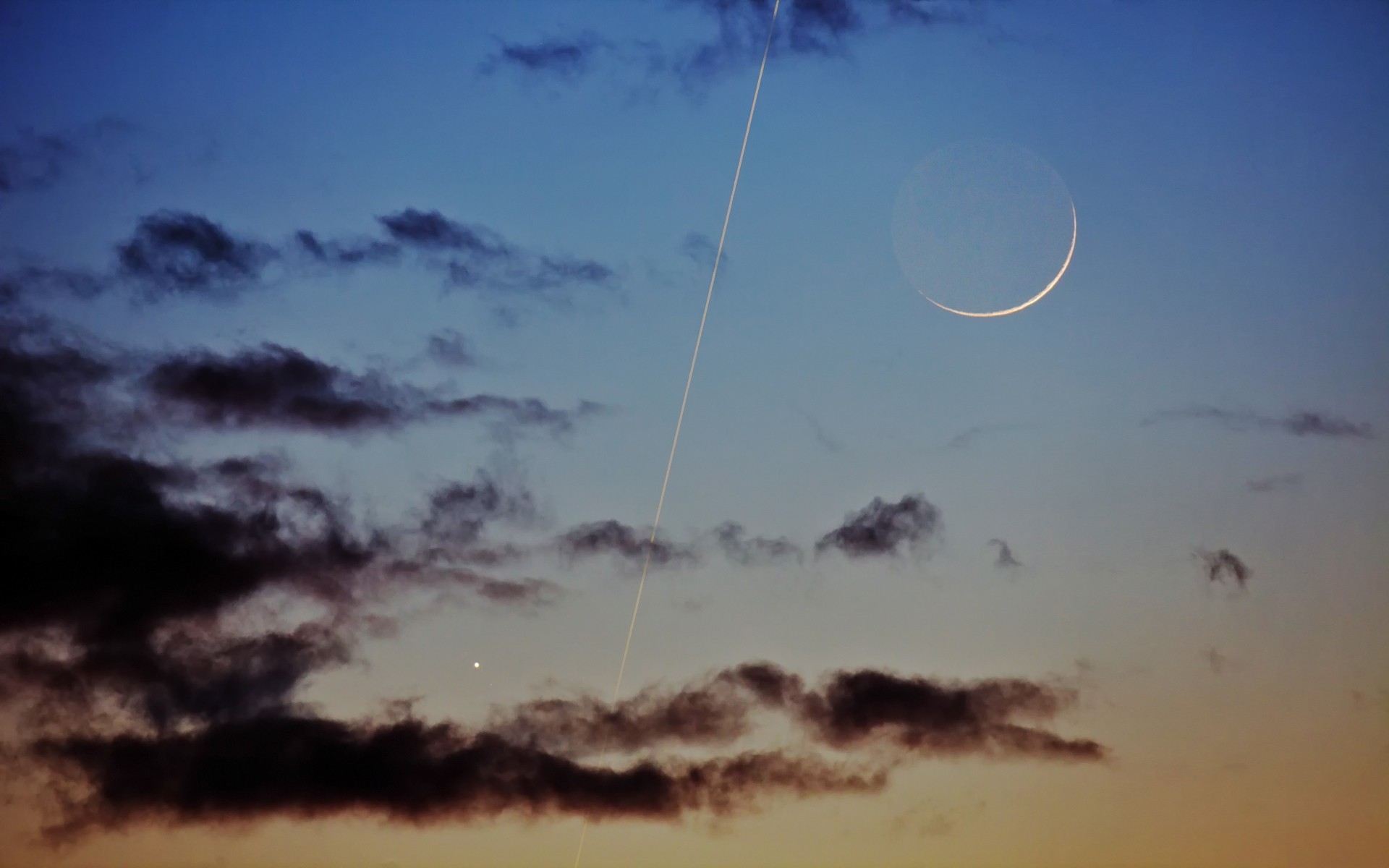 iss jupiter spur wolken mond