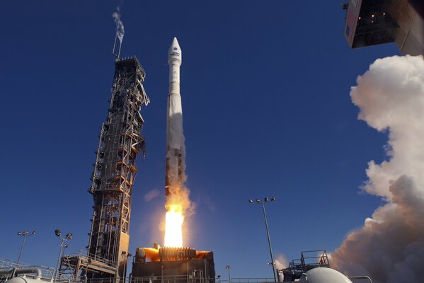 Start rakiety z kosmodromu w Przestrzeń Kosmiczną