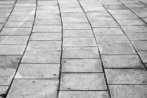 The transformation of paving slabs in black and white