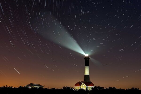 The high beam of the lighthouse in the evening sky