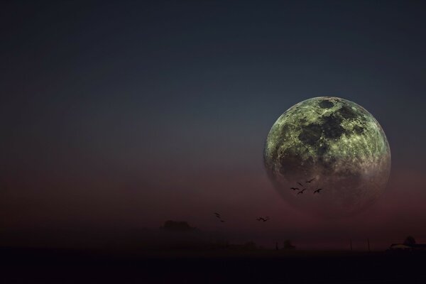 Mond mit dunklen Flecken am Himmel