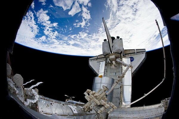 Vista desde el eluminador de la nave espacial