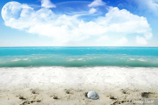 Пляж с морем и белым песком