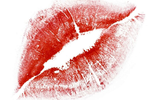 Rote Lippenspur vom Lippenstift auf weißem Hintergrund