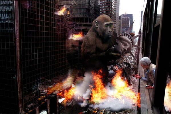 The monkey King Kong destroys the city