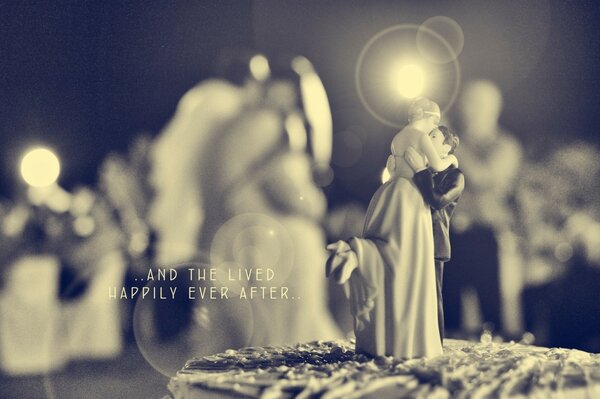 A figurine on a wedding totre. Wedding photo