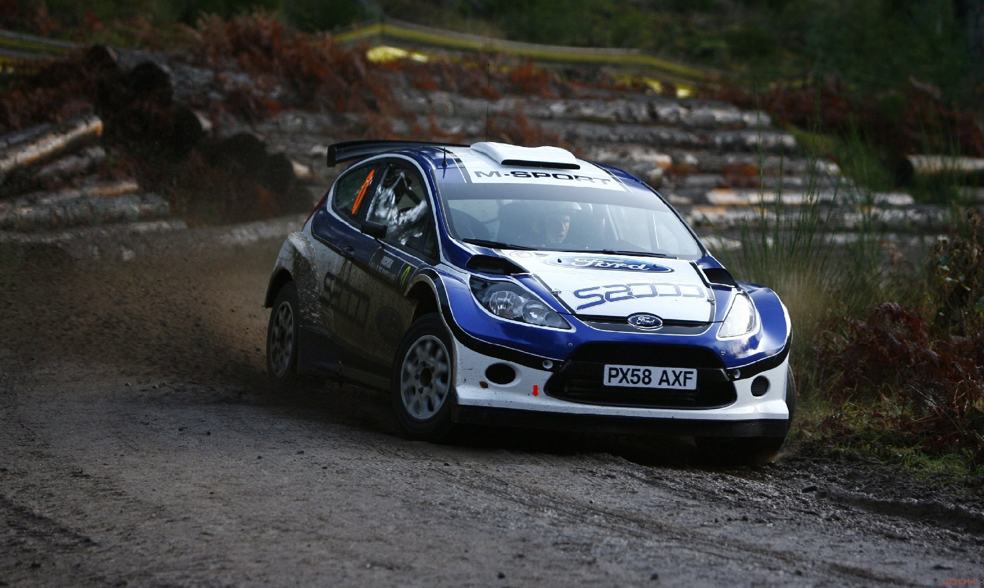 ford fiesta rallye wkr sport auto auto geschwindigkeit rennen schleudern drehen fiesta schmutz