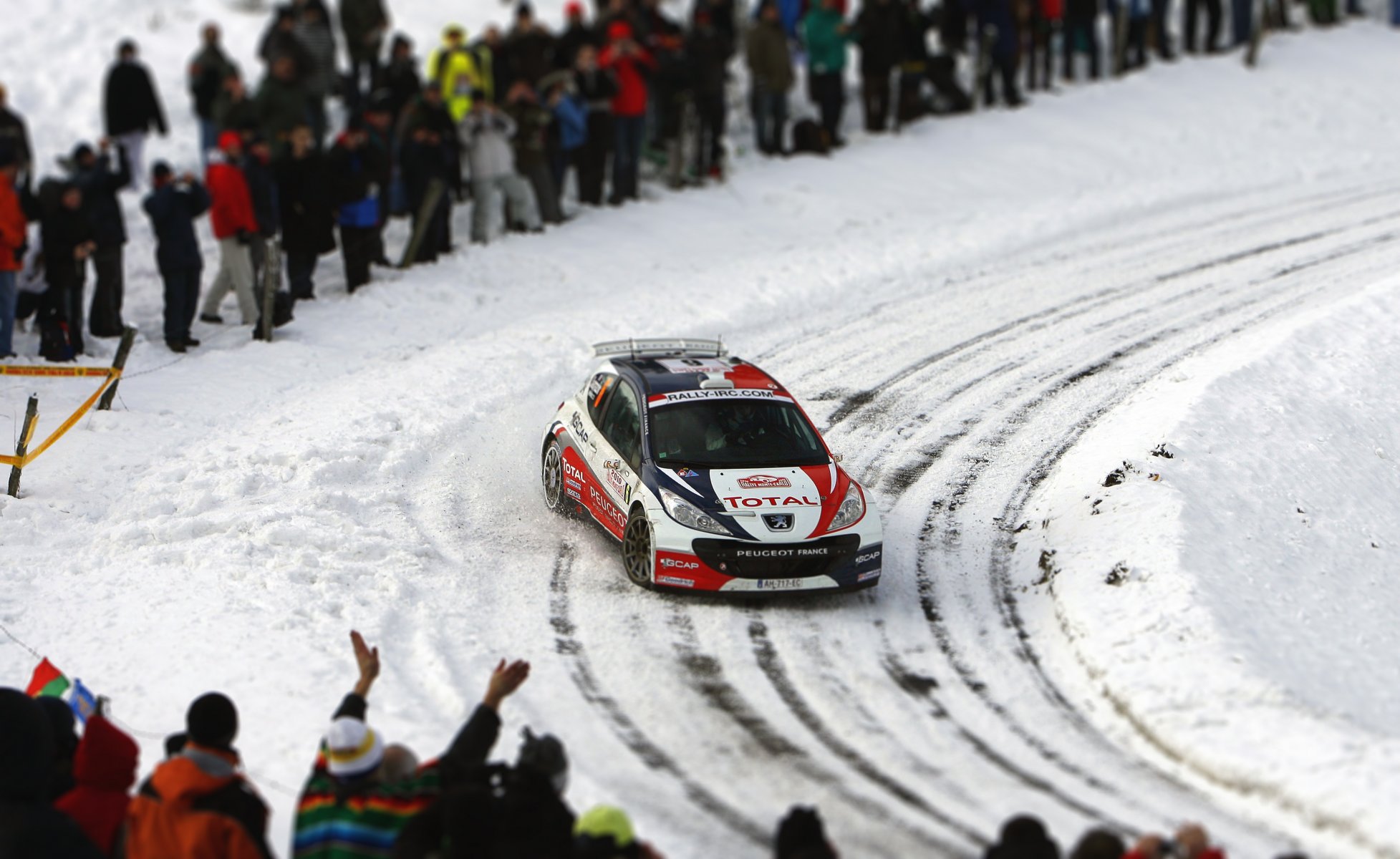 peugeot wkr rallye rallye auto auto sport schleudern winter schnee drehen menschen fans rennen