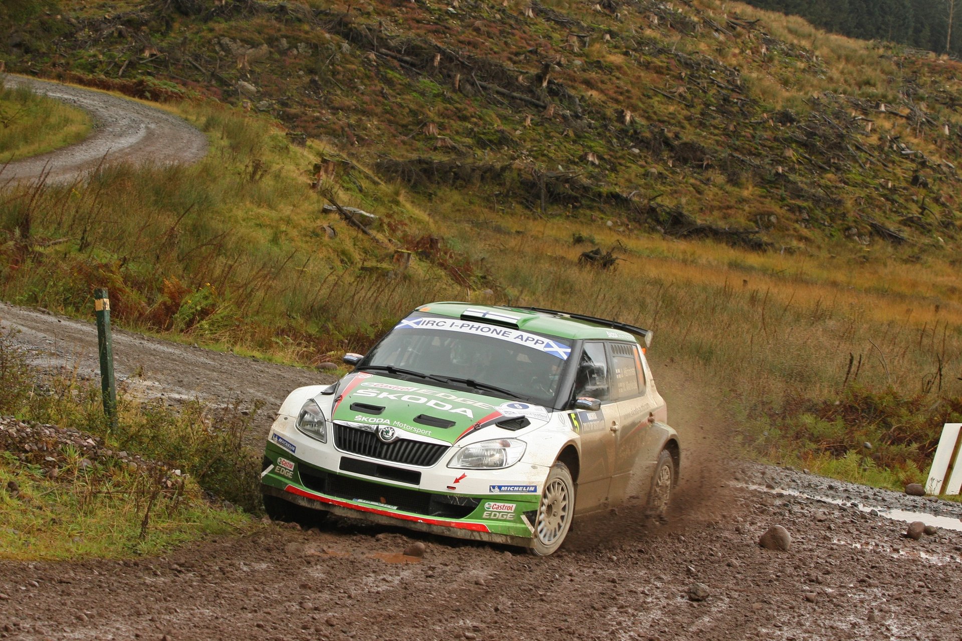 koda fabia rally fabia auto frente rally verde barro