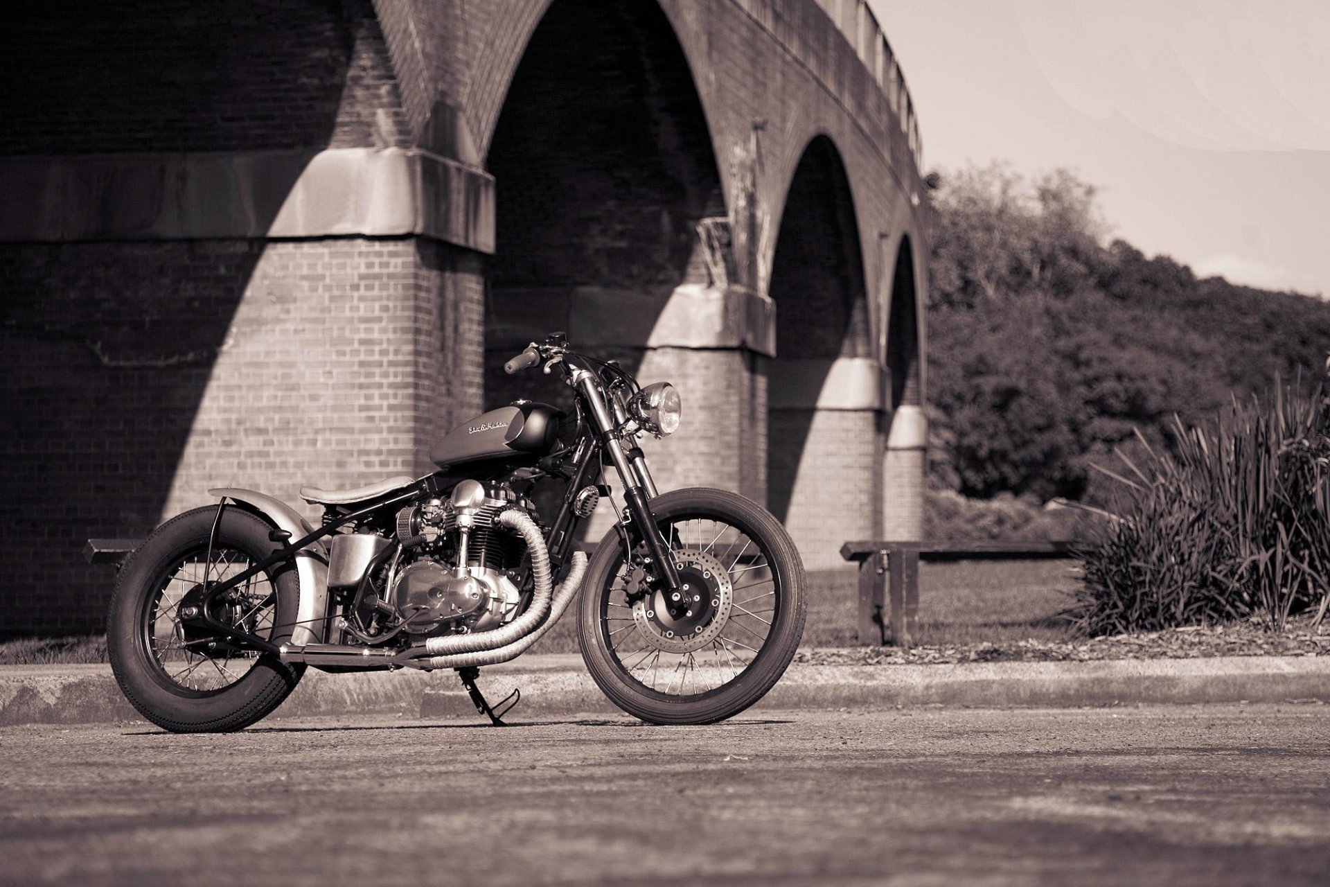 kawasaki w650 bobbersake v1 deusesmachina bike bobber style bridge