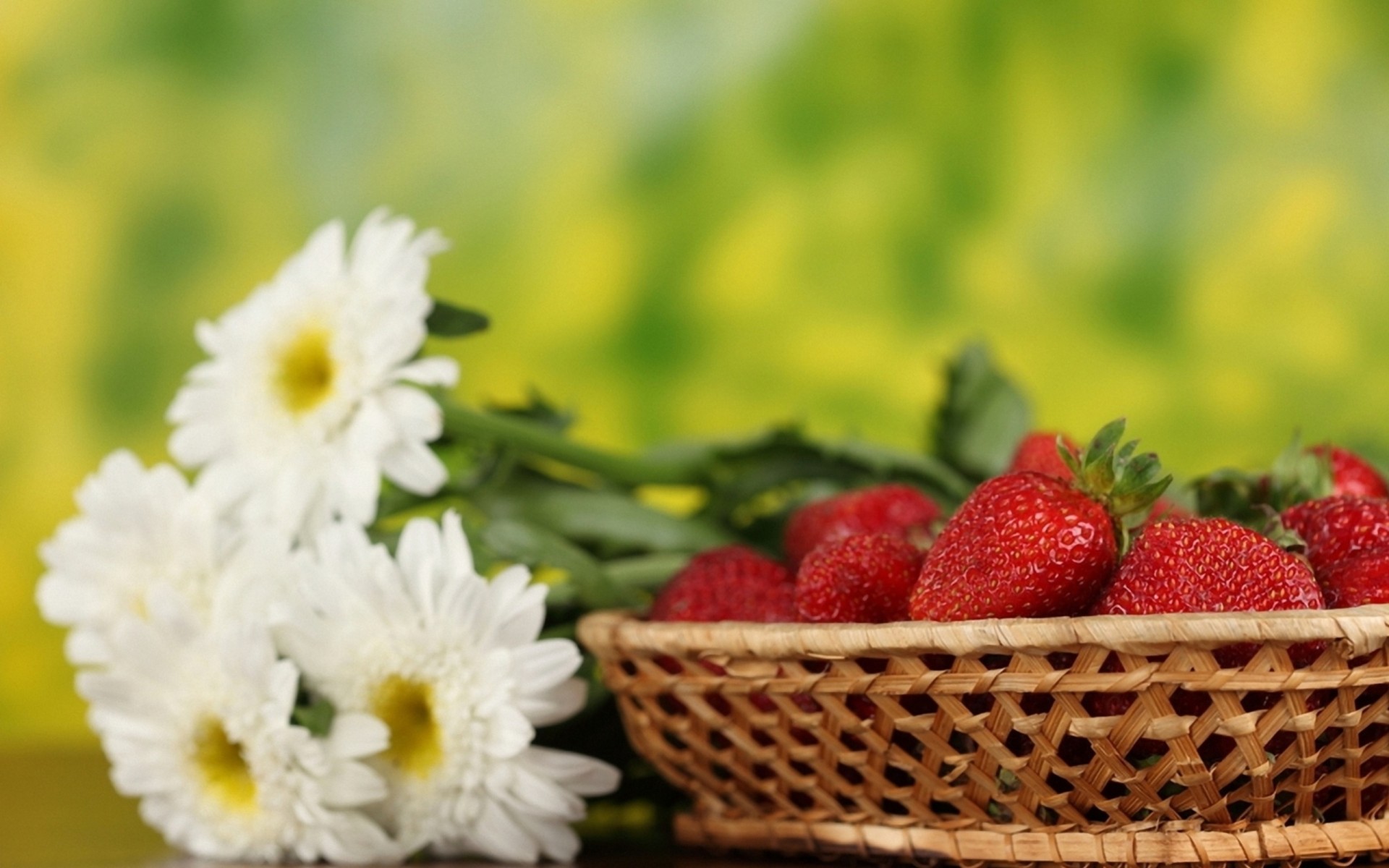 bayas fresas ir de compras flores