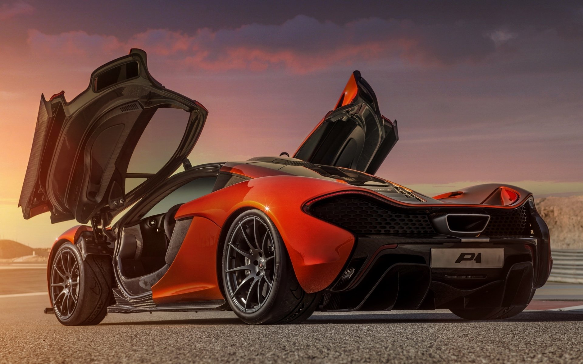 mclaren p1 konzept mclaren p1 konzept supersportwagen orange rückansicht türen hintergrund