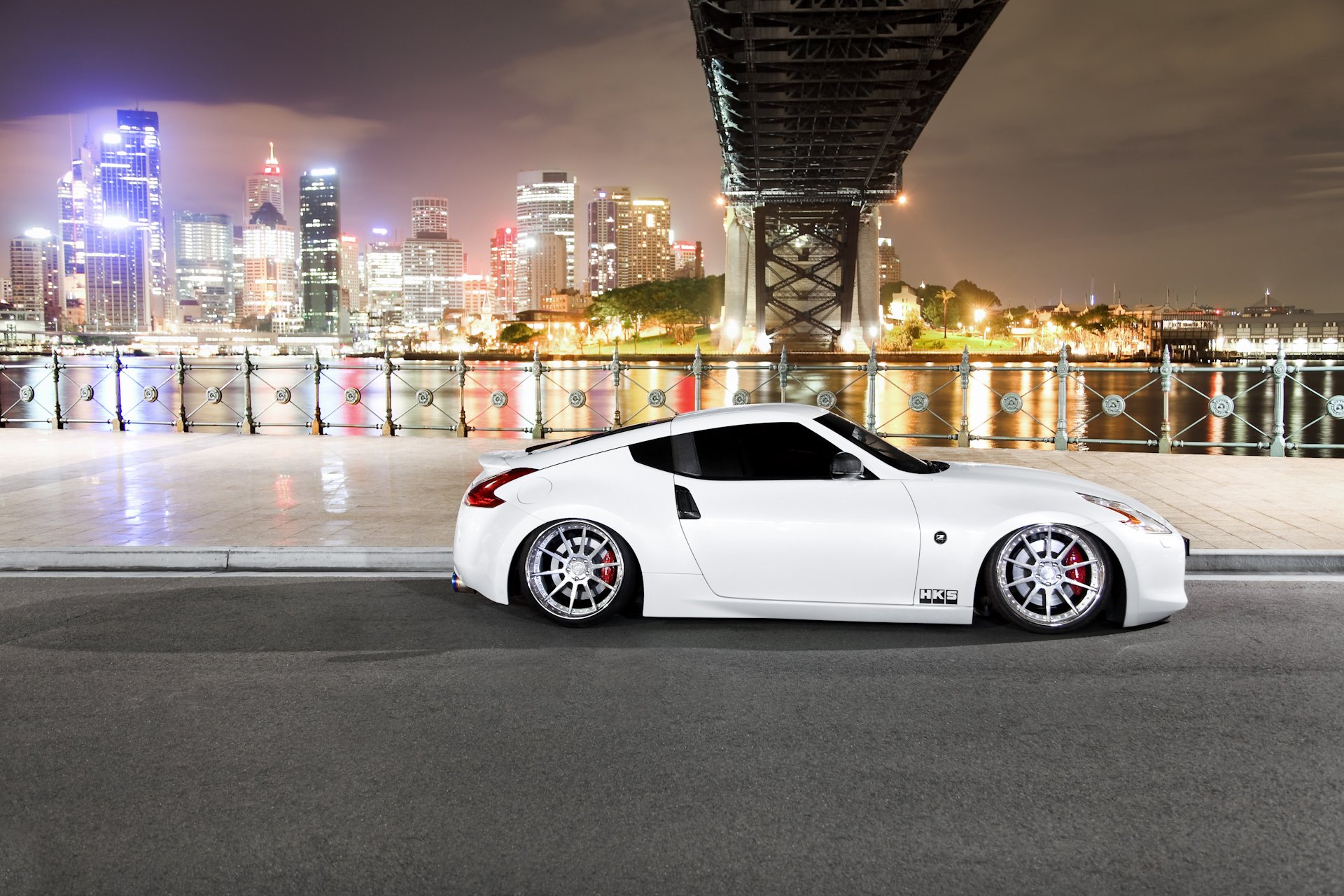 position nissan 370z nissan tuning nuit ville rivière