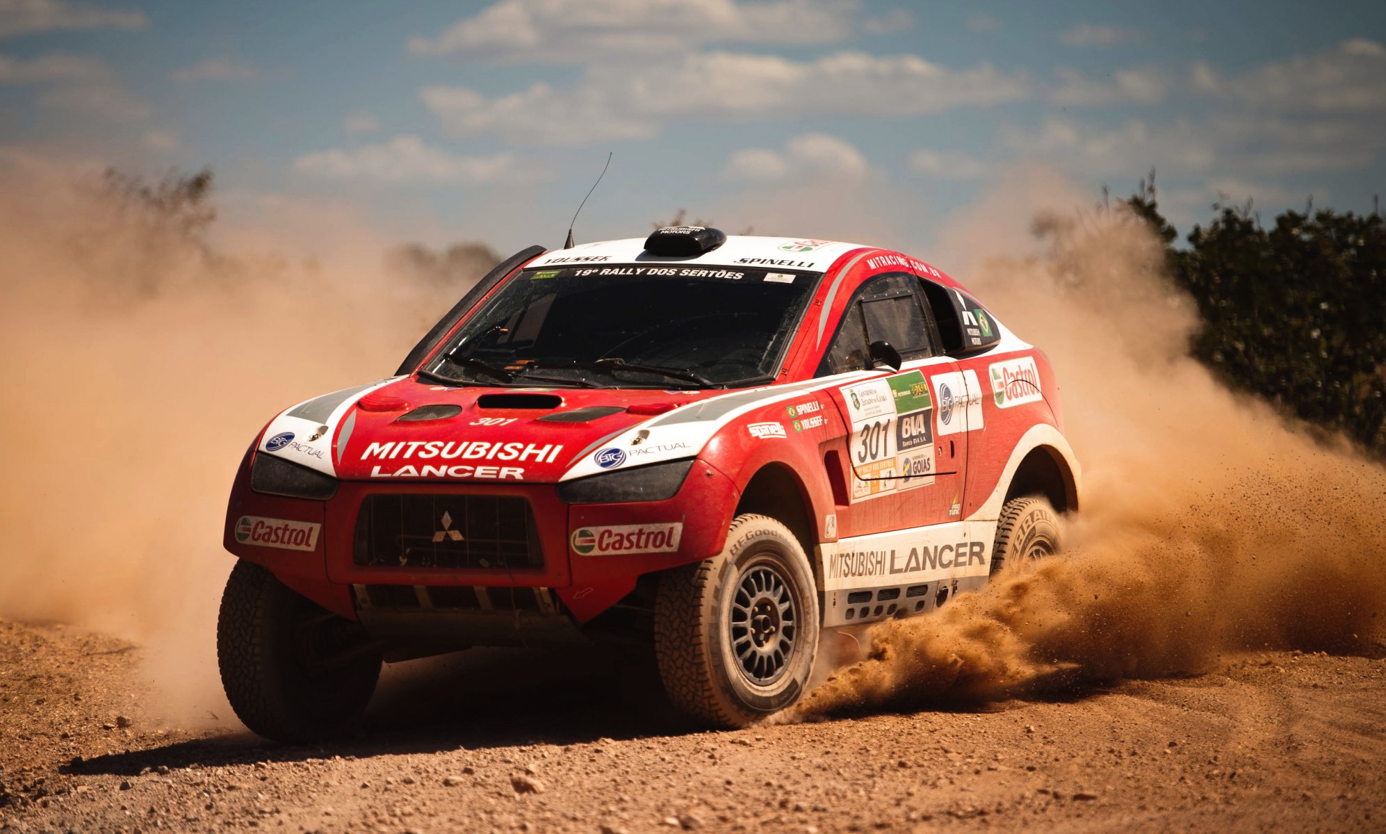 mitsubishi mitsubishi rally dakar suv auto coche desierto carrera deporte polvo velocidad