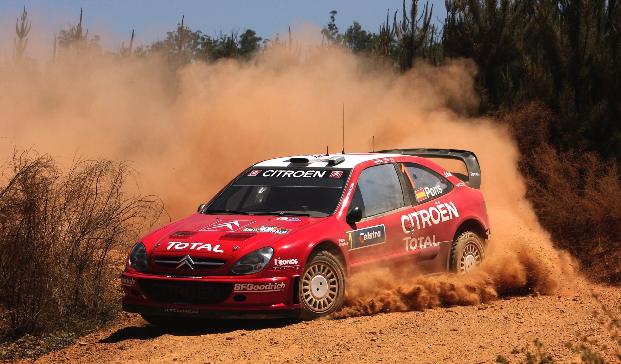 citroen xsara wrc rajd rajd auto samochód sport czerwony kurz prędkość skręcanie poślizg