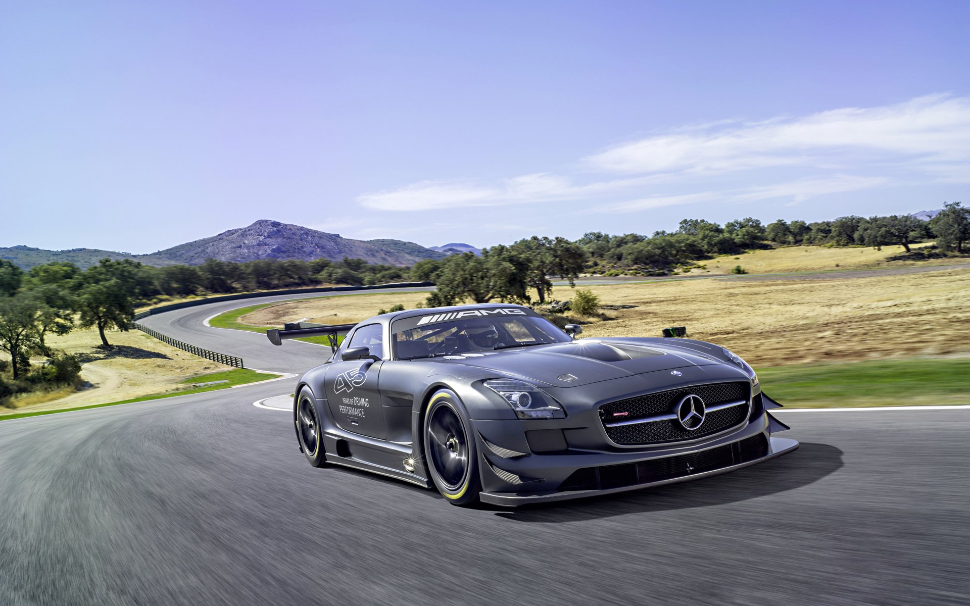 mercedes-benz sls amg gt3 messa a punto auto sportiva strada traffico cielo