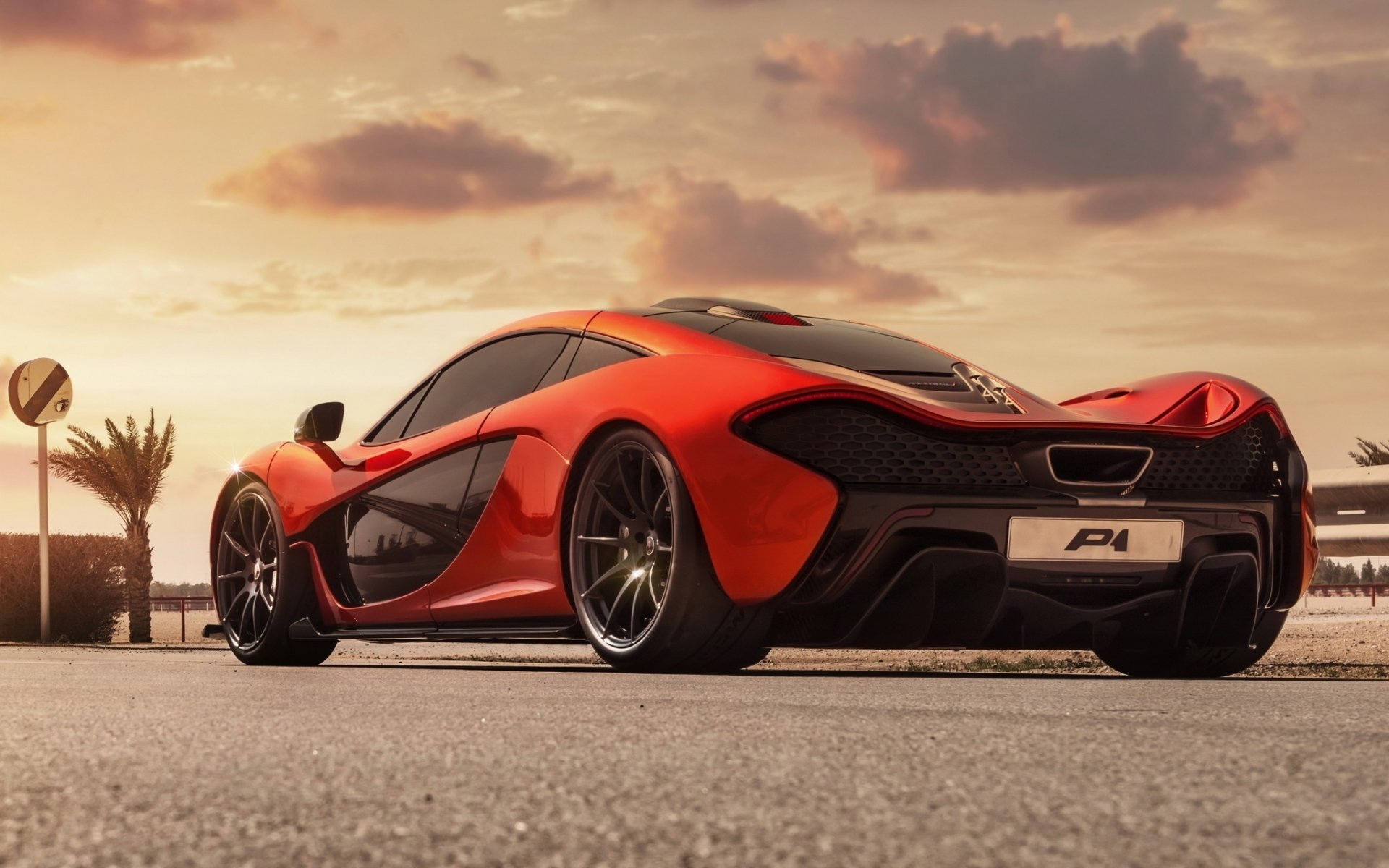 mclaren p1 koncepcja mclaren p1 koncepcja supersamochód pomarańczowy widok z tyłu chmury