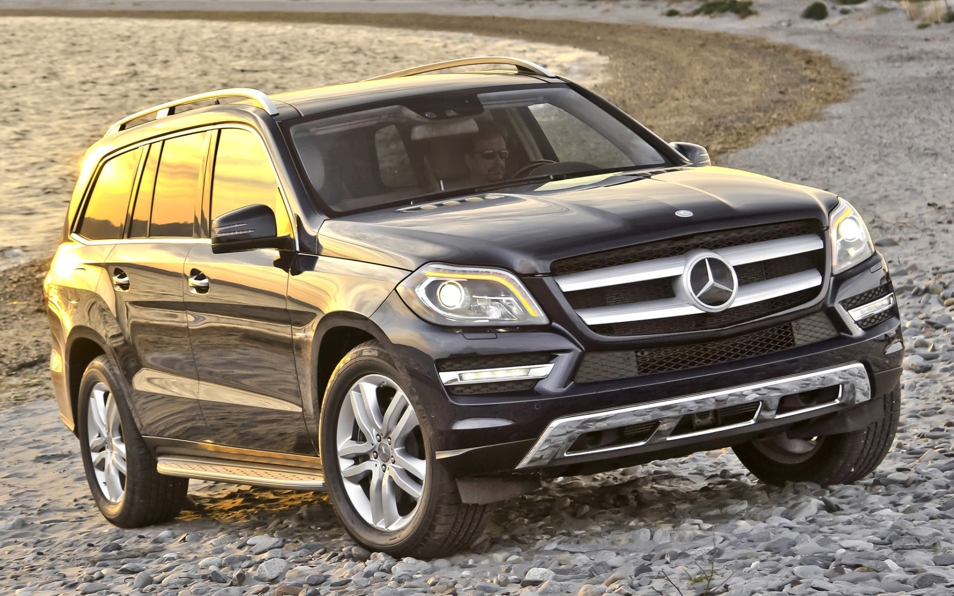 mercedes-benz gl mercedes gl jeep przód brzeg woda tło