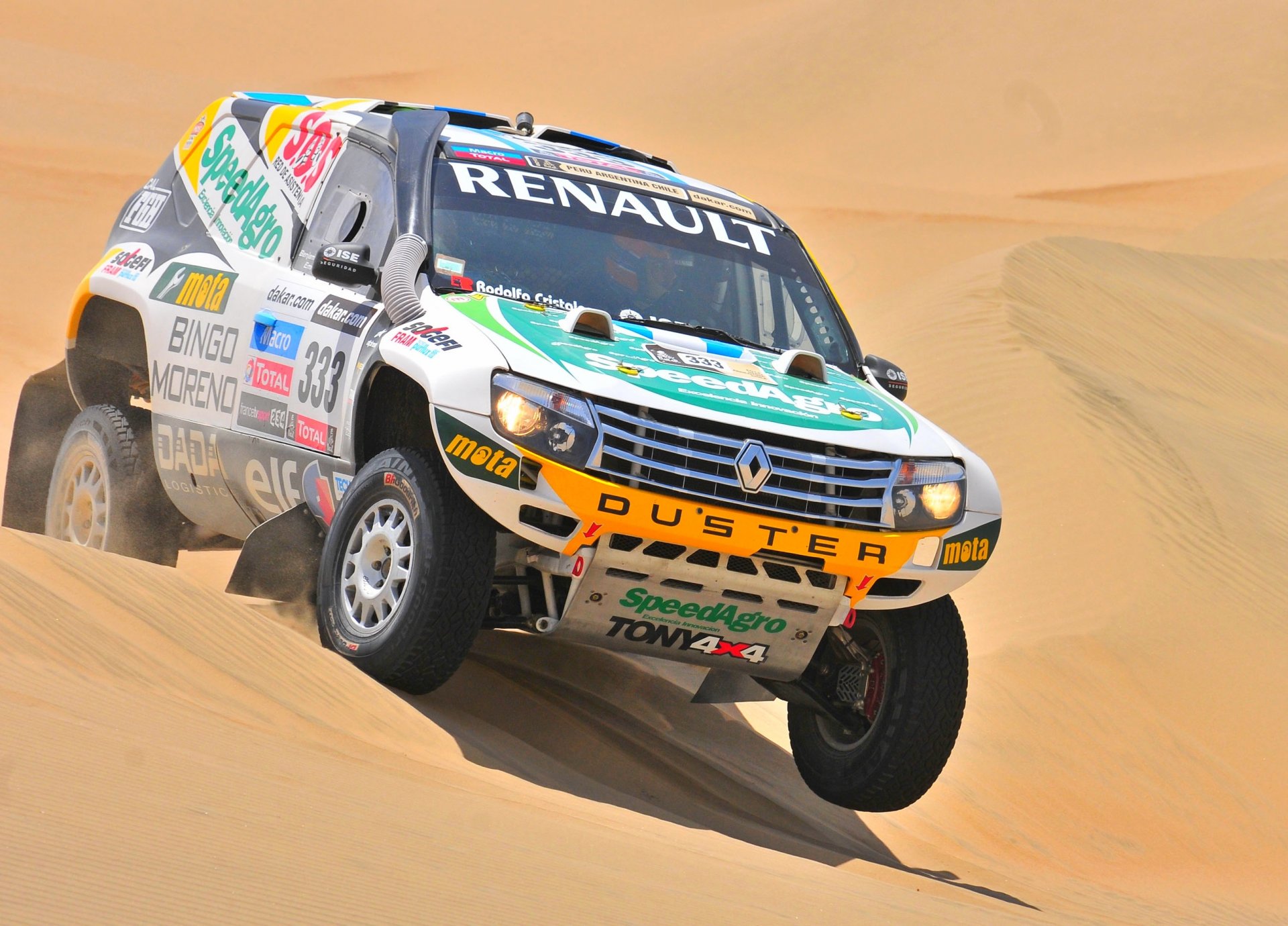 renault sand suv jeep sports to dakar rally dakar front