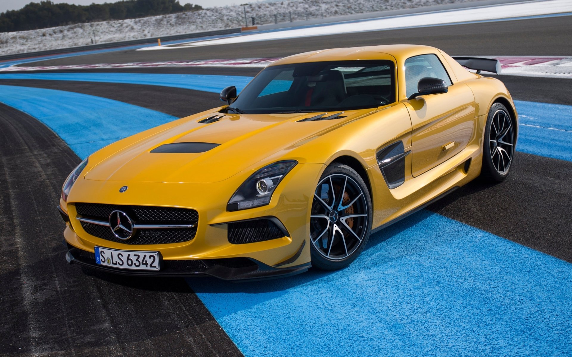 mercedes-benz sls amg black series mercedes amg gelb front