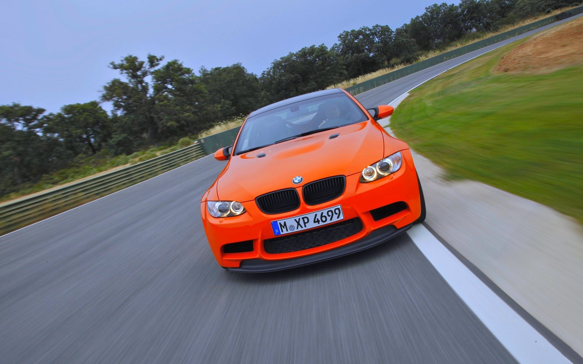 bmw m3 gts bmw orange voiture en mouvement route avant grille