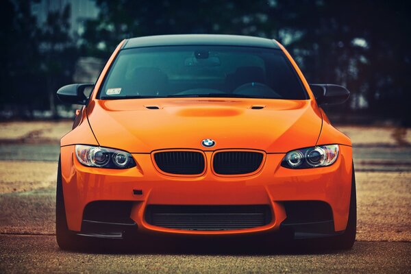 Bmw orange vue de face