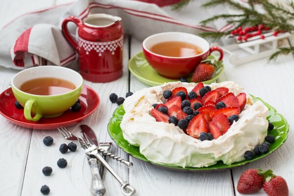 Dessert crémeux aux bleuets et aux fraises