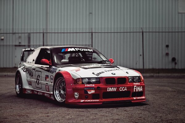 Bmw M3 e36 en kit de carrocería con encolado