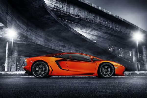 Coche de carreras Lamborghini aventador naranja y rojo