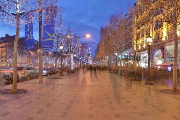 Fascino degli Champs Elysées di Capodanno