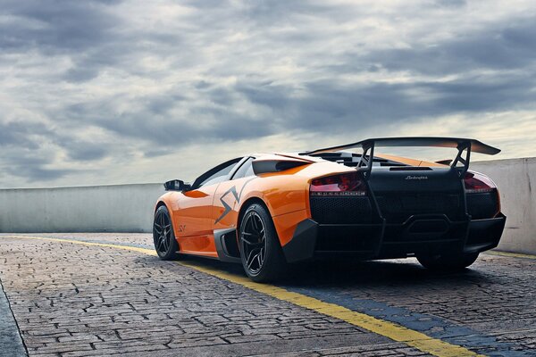 Lamborghini murcielago сфотографированный сзади