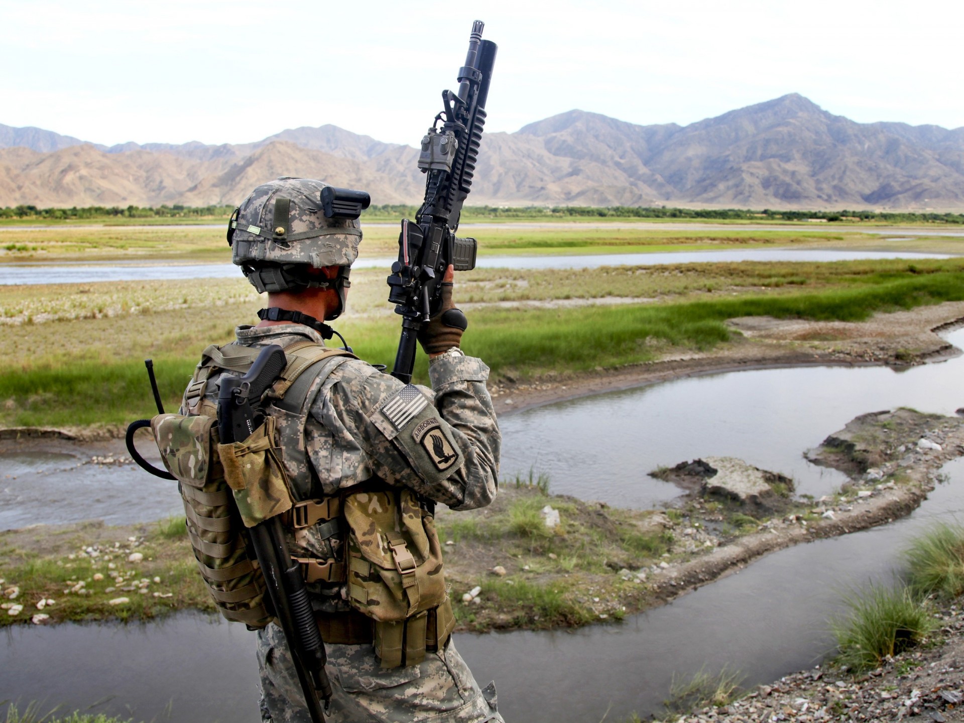 berge waffen soldaten